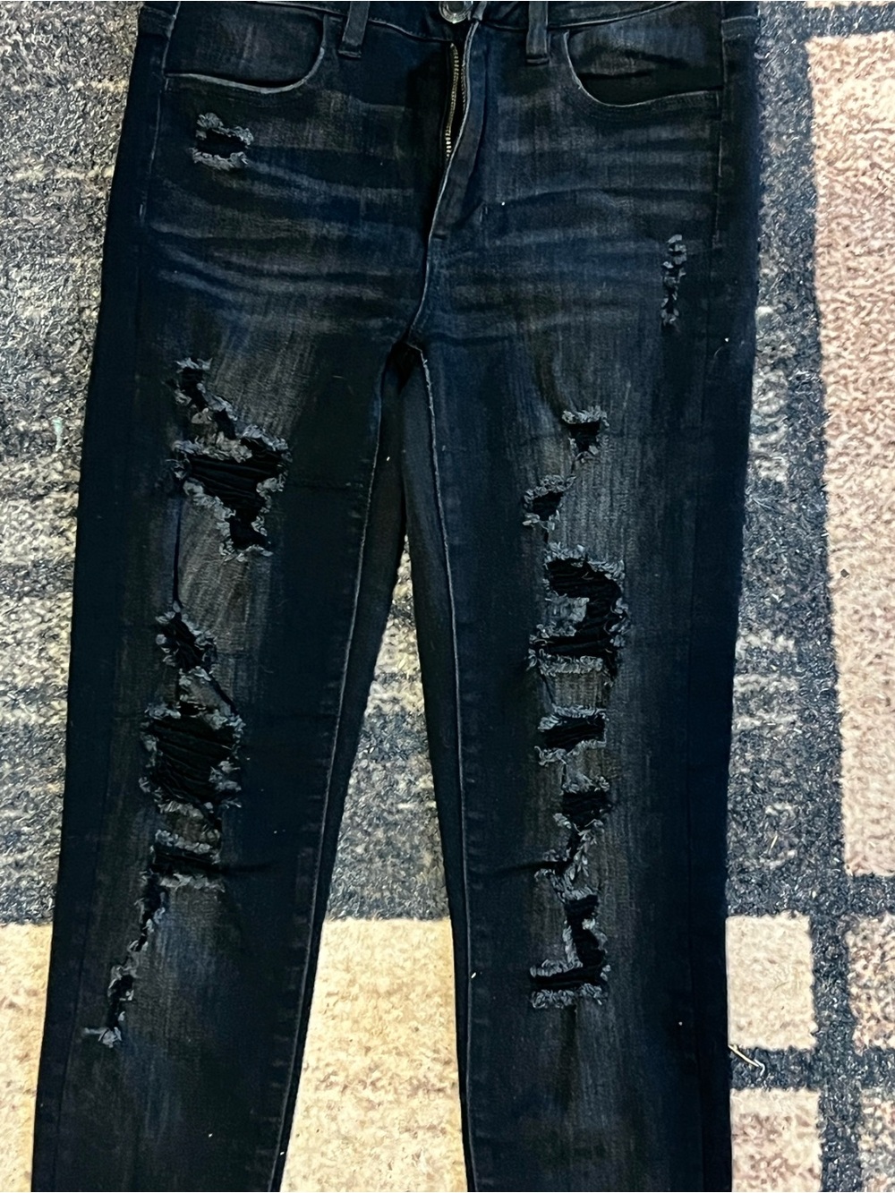 American Eagle Outfitters Women’s Black Distressed Skinny Jeans